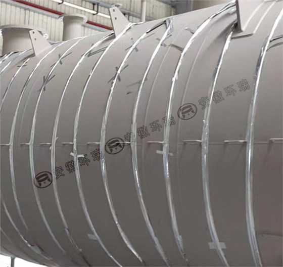 电伴热系统在石化罐上安装图